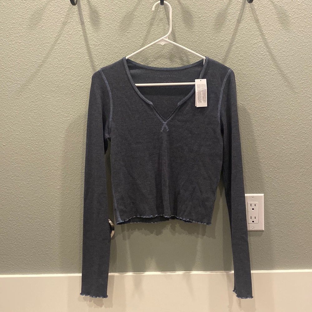 American Eagle long sleeve crop! Size M! Navy!